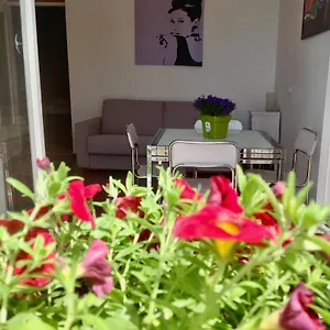 https://chloe.hotelitalianriviera.com